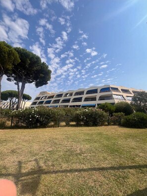 Exterior - A gentle setting in Port-Camargue (swimming pool/parking) (Le Grau-du-Roi)