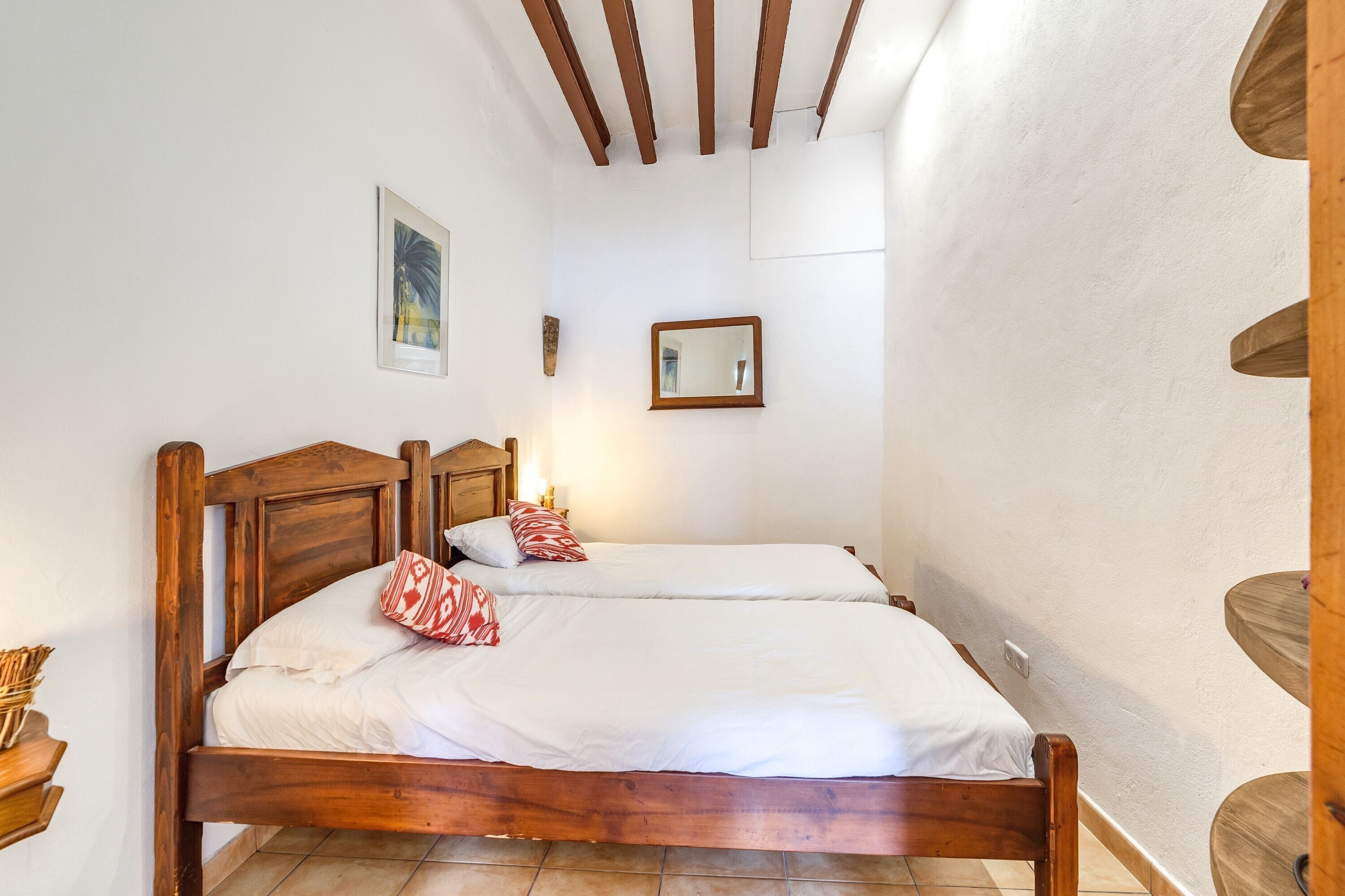 Silitysrauta/-lauta, Wi-Fi, vuodevaatteet