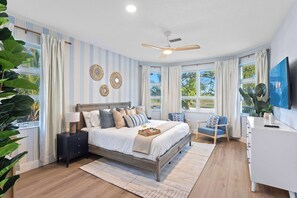 5 bedrooms, desk, iron/ironing board, travel cot - Pickleball, Heated Pool, Hot Tub, Sauna, 10Min to AMI (Bradenton)