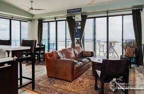 Smart TV - Popoyo Surfers' Dream House: Oceanfront 180° Views, Pool, and 4x4 Special (Tola, Rivas, Popoyo)