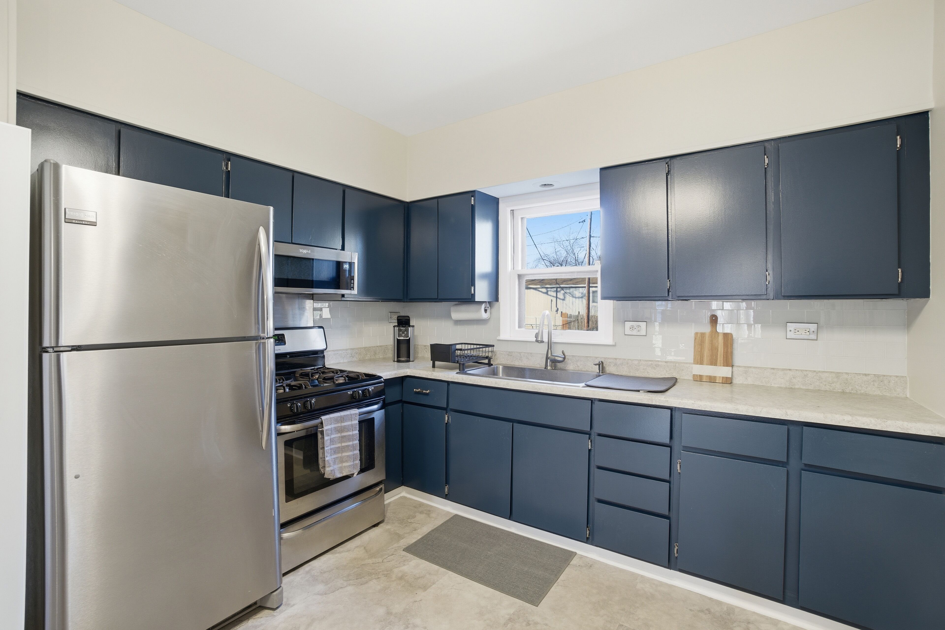 Geladeira, micro-ondas, fogão, cooktop