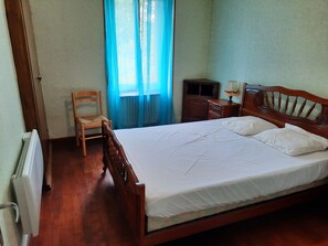 2 quartos, ferros/tábuas de passar roupa, Wi-Fi