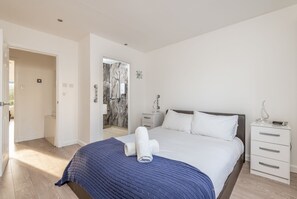 2 bedrooms, iron/ironing board, free WiFi, bed sheets - Baird Place (No 26) | Elie (Elie)