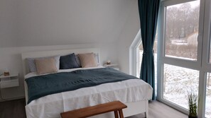 2 bedrooms, desk, iron/ironing board, free WiFi - House MeerZeit on the Bodden between Darß/Rügen with fireplace & sauna (Altenpleen)