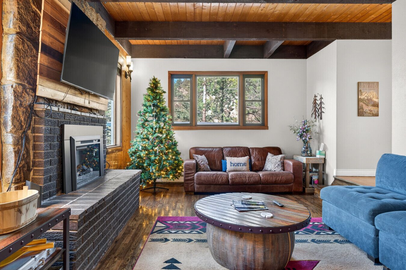 Smart-TV, peis og bøker