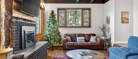 Smart-TV, peis og bøker