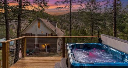 5BR Mountain Retreat w/ Hot Tub & Views Sleeps 10 Near Idaho Springs