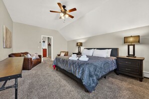 5 bedrooms, desk, iron/ironing board, travel crib