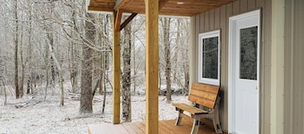 Romantic Tiny Cottage w/ Hot Tub & Fire Pit â Sunset Cottage #2