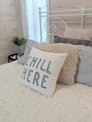 1 bedroom, bed sheets