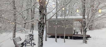 Romantic Tiny Cottage w/ Hot Tub & Fire Pit – Sunset Cottage #2