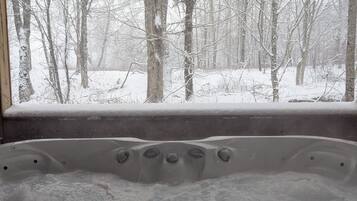 Tina de hidromasaje al aire libre