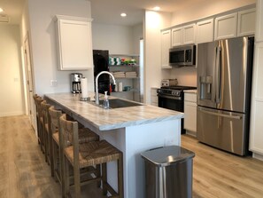 Mikroaaltouuni, uuni, liesi, astianpesukone