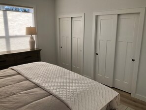 2 makuuhuonetta, silitysrauta/-lauta, Wi-Fi, vuodevaatteet