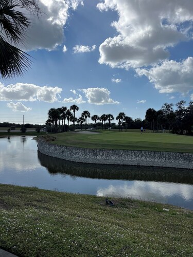 NEW, NEW, NEW! Super inviting sunshine filled Villa on Golf Course in Venice, FL