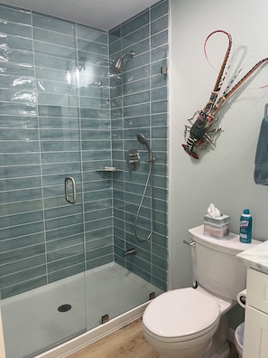 Shower, hair dryer, towels, soap - NEW, NEW, NEW! Super inviting sunshine filled Villa on Golf Course in Venice, FL (Venice)