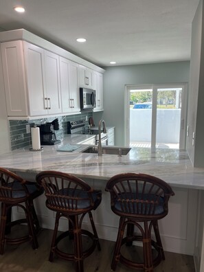 Coffee/tea maker, fridge, microwave, oven - NEW, NEW, NEW! Super inviting sunshine filled Villa on Golf Course in Venice, FL (Venice)