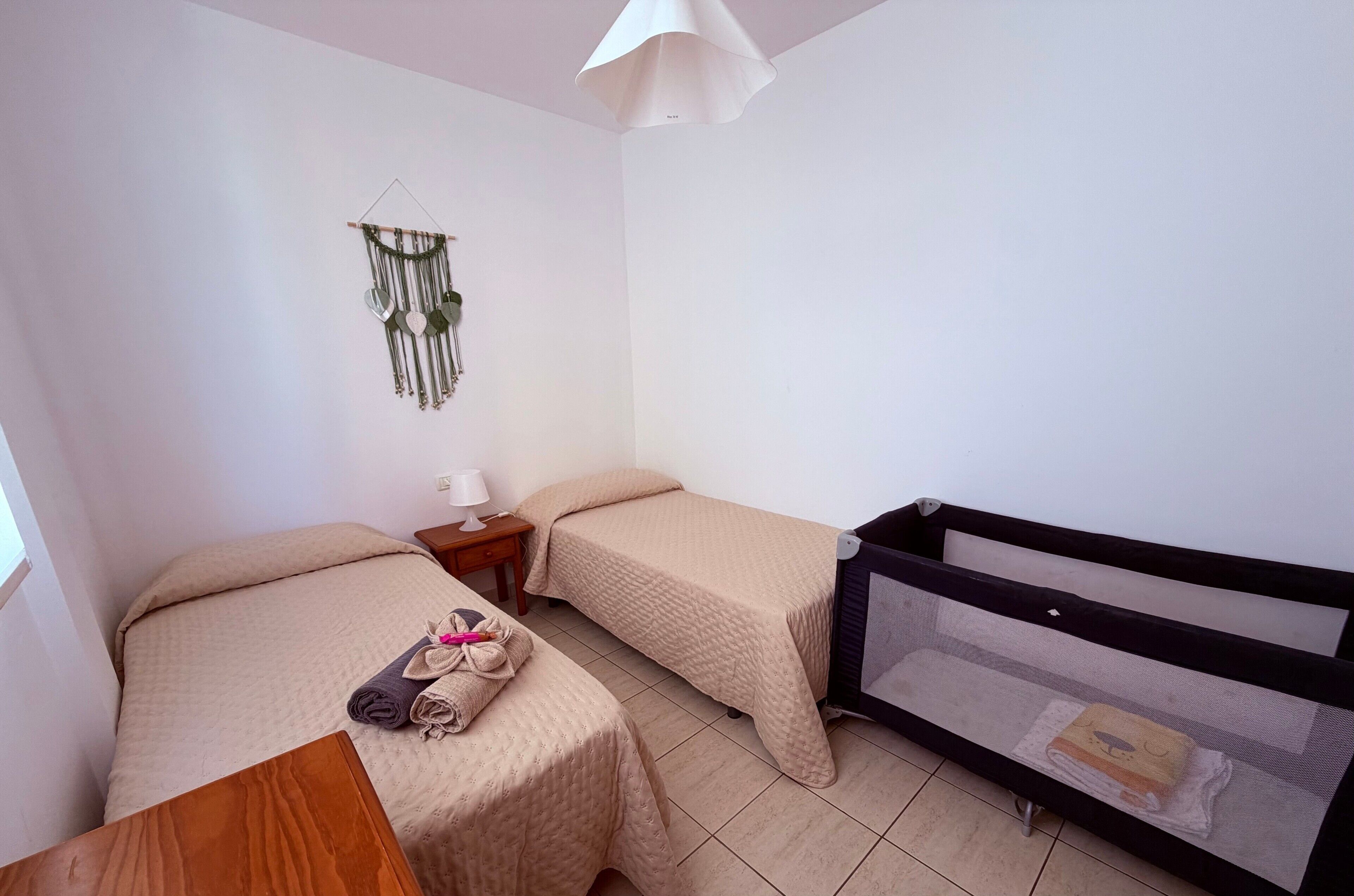 2 Schlafzimmer, Bügeleisen/Bügelbrett, Bettwäsche