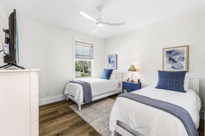 4 bedrooms, WiFi, bed sheets - Sanibel! 4bd/3ba 5bds 1-min walk to private beach! (Sanibel)