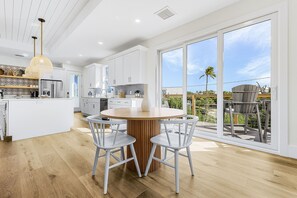 Microwave, oven, stovetop, dishwasher - Sanibel! 4bd/3ba 5bds 1-min walk to private beach! (Sanibel)