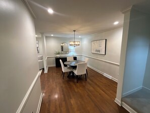 Dining - Charming 2-bedroom townhome with AC in vibrant Charlotte (Charlotte)