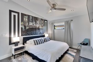 4 bedrooms, iron/ironing board, free WiFi, bed sheets - Modern Mid Century Retreat in Old Town Scottsdale! (Scottsdale)