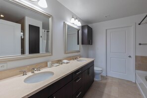 Shower, hair dryer, towels - Stylish Seaport Apt Near Waterfront (Boston, MA)
