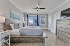 5 bedrooms, iron/ironing board, free WiFi, bed sheets - Latitude Adjustment: Pool, Rooftop Deck, Close to Boardwalk and Beach Access (Carolina Beach)