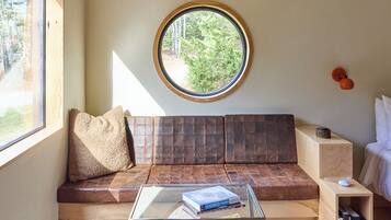 Smart-tv, bøger, musikbibliotek, stereoanlæg