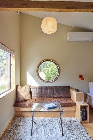 Smart TV, libros y biblioteca musical 