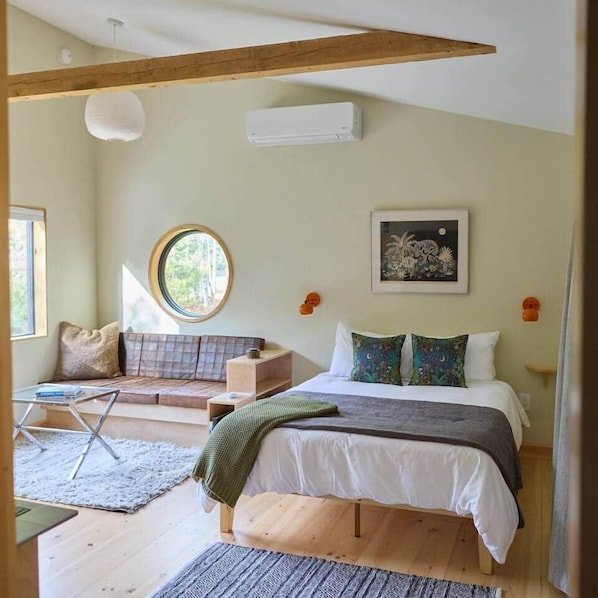 Desk, iron/ironing board, free WiFi, bed sheets
