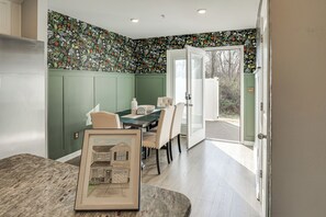 Dining - Quiet & Comfy Spring Hill Townhome w/ WFH Setup (Spring Hill)