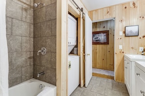 Hair dryer, towels - Creekside Home w/ Hot Tub, 3 Mi to Dtwn Gatlinburg (Gatlinburg)