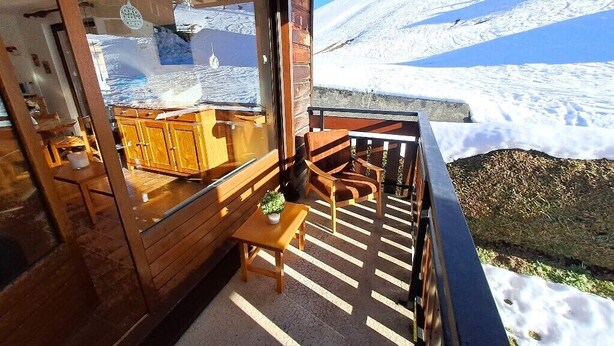 A wooden balcony with a view of a snowy mountain landscape. - Stay at the slopes, stunning mountain views! (Le Grand-Bornand)