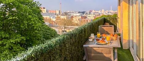 تناول الطعام بالخارج