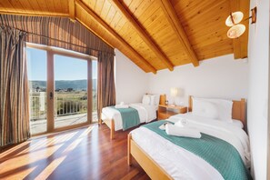 2 Schlafzimmer, Schreibtisch, Bügeleisen/Bügelbrett, Reisekinderbett