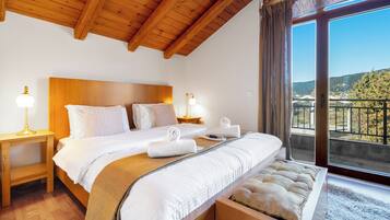 2 bedrooms, desk, iron/ironing board, travel crib