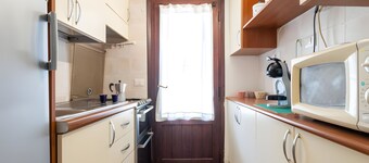 A Nest at the Almond Tree Village, 10min walk from the beautiful Campus Beach