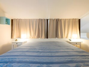 3 habitaciones, tabla de planchar con plancha y ropa de cama 