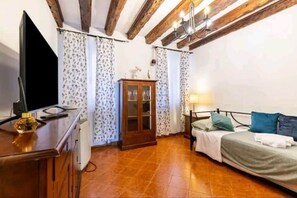 2 bedrooms, iron/ironing board, bed sheets - Cà San Cosmo (Venezia)