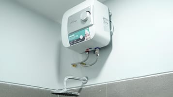 Standard Single Room | Bathroom amenities | Shower, free toiletries, towels, soap