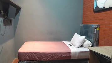 Standard Single Room | Laptop workspace, free WiFi