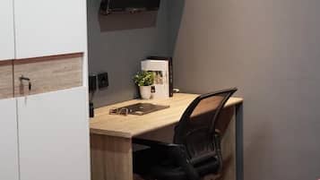 Standard Single Room | Laptop workspace, free WiFi