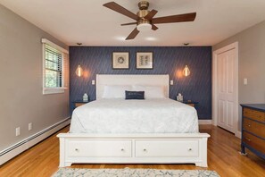 5 bedrooms, desk, iron/ironing board, travel crib