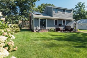 Exterior - Charming New England Home (Woburn)