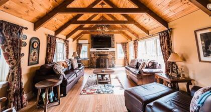 Kingfield Ranch: Cozy Home with a View