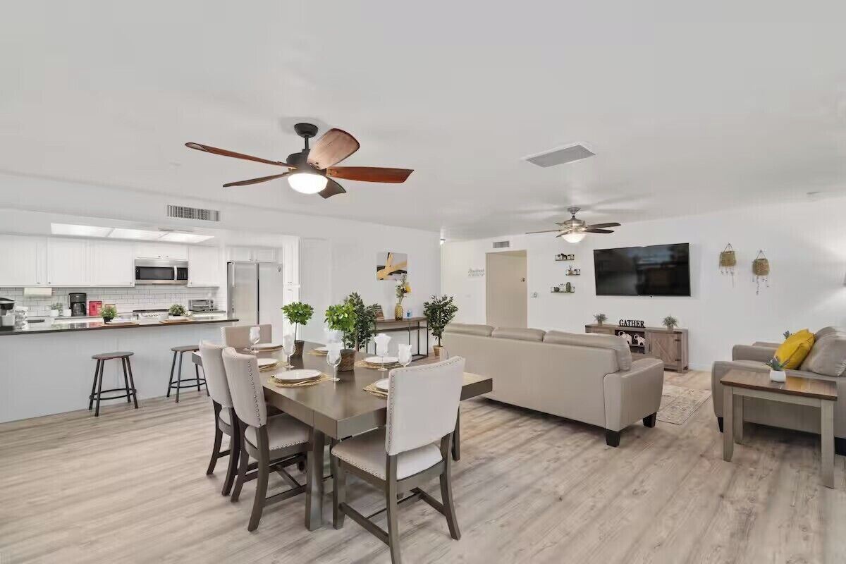 Comfort Quadruple Room | Dining