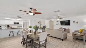 Comfort Quadruple Room | Dining