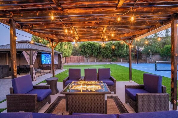 Property grounds - Backyard Paradise in Chandler (Chandler)