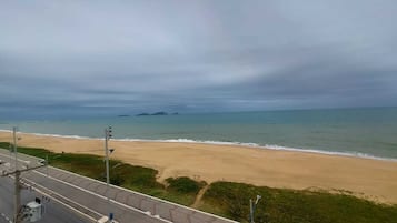 Firemannsrom – deluxe, sjøutsikt | Safe på rommet, skrivebord og skrivebord for bærbar PC